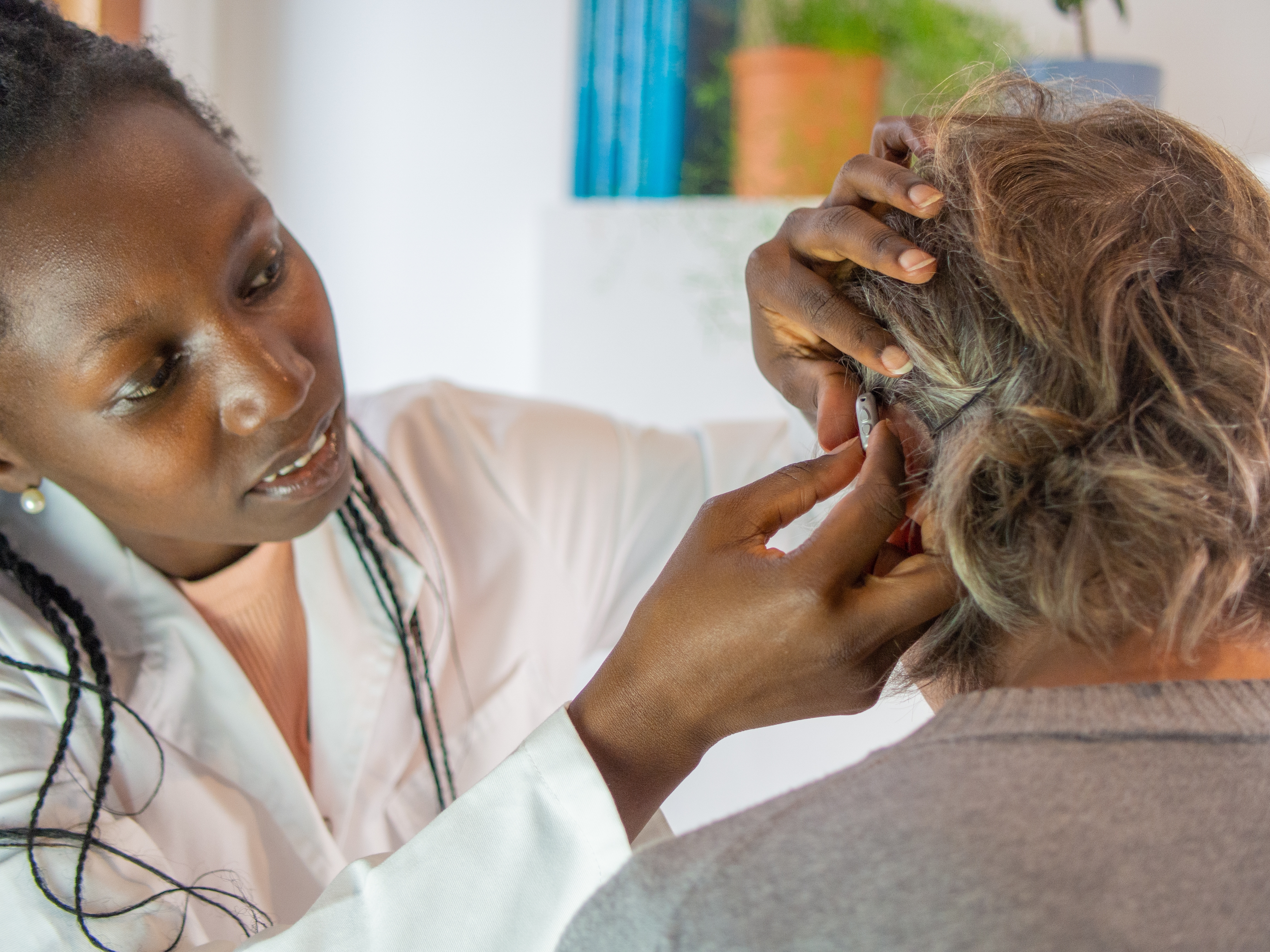 Image of an audiologist