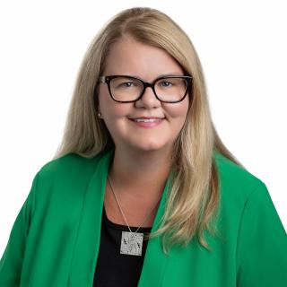 Headshot of Lindsay Peach